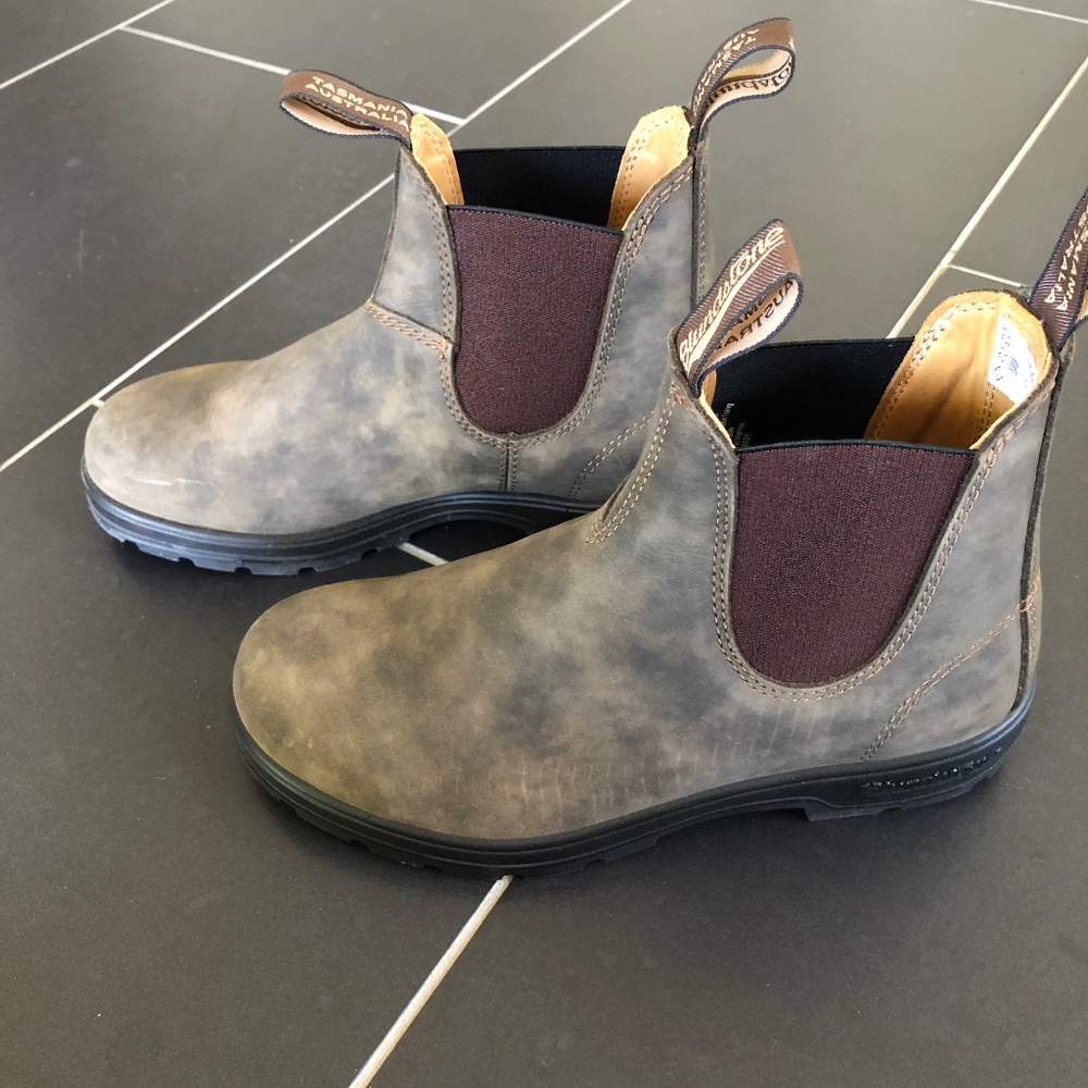 Blundstone #585 rustic brown size 8